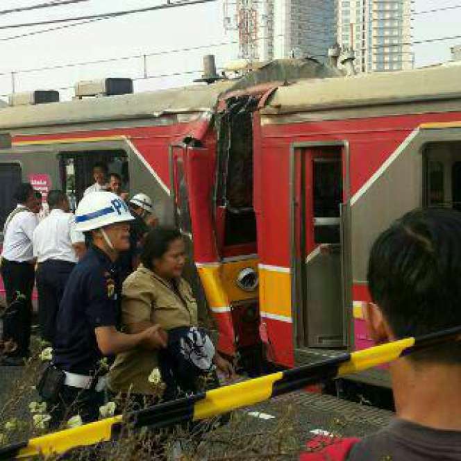 Detik-detik Usai Tubrukan Dua KRL di Stasiun Juanda