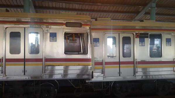 Detik-detik Usai Tubrukan Dua KRL di Stasiun Juanda