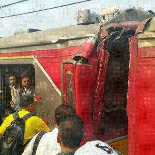 Detik-detik Usai Tubrukan Dua KRL di Stasiun Juanda
