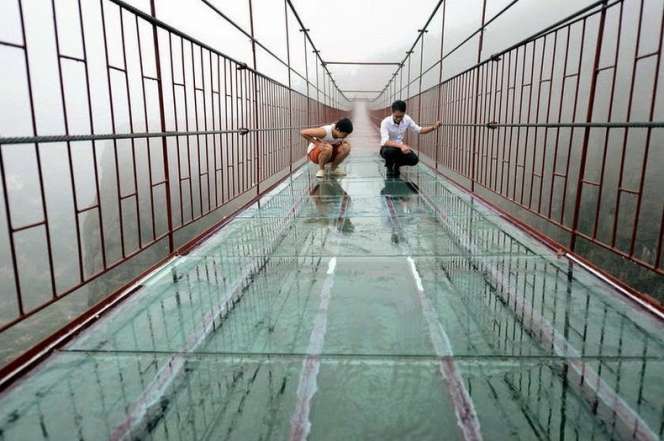Jembatan Gantung Kaca Tiongkok Yang Buat Merinding