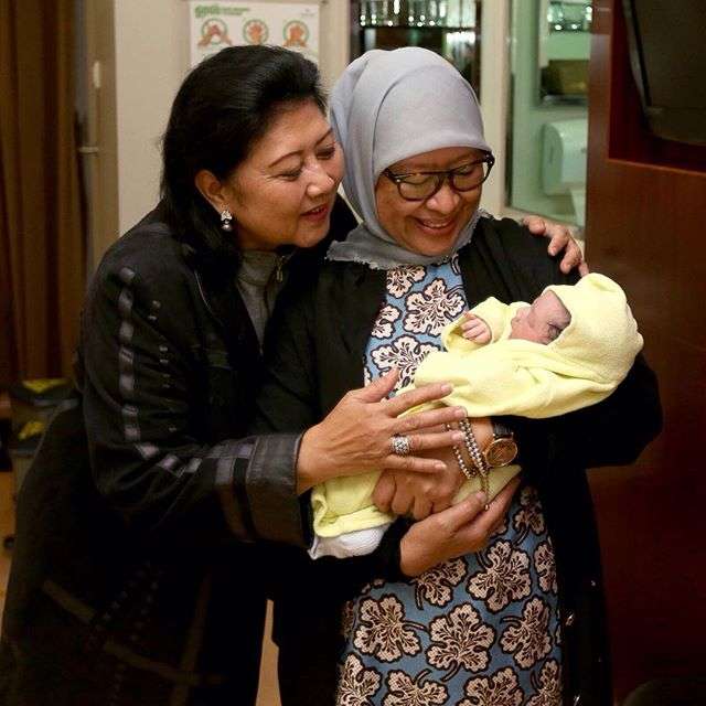 SBY dan Hatta Rajasa Kompak Tunggu Kelahiran Cucu