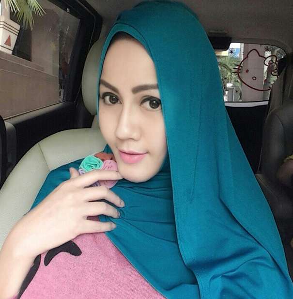 Nita Thalia Operasi Plastik, Kian Cantik Saat Berhijab