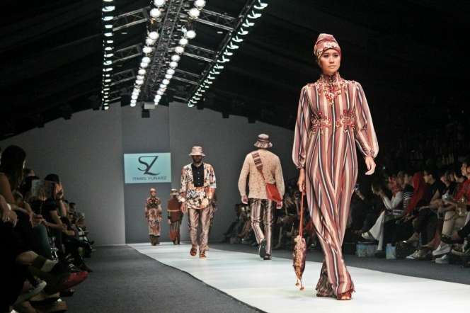 Koleksi Itang Yunasz Getarkan JFW 2016