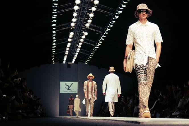 Koleksi Itang Yunasz Getarkan JFW 2016