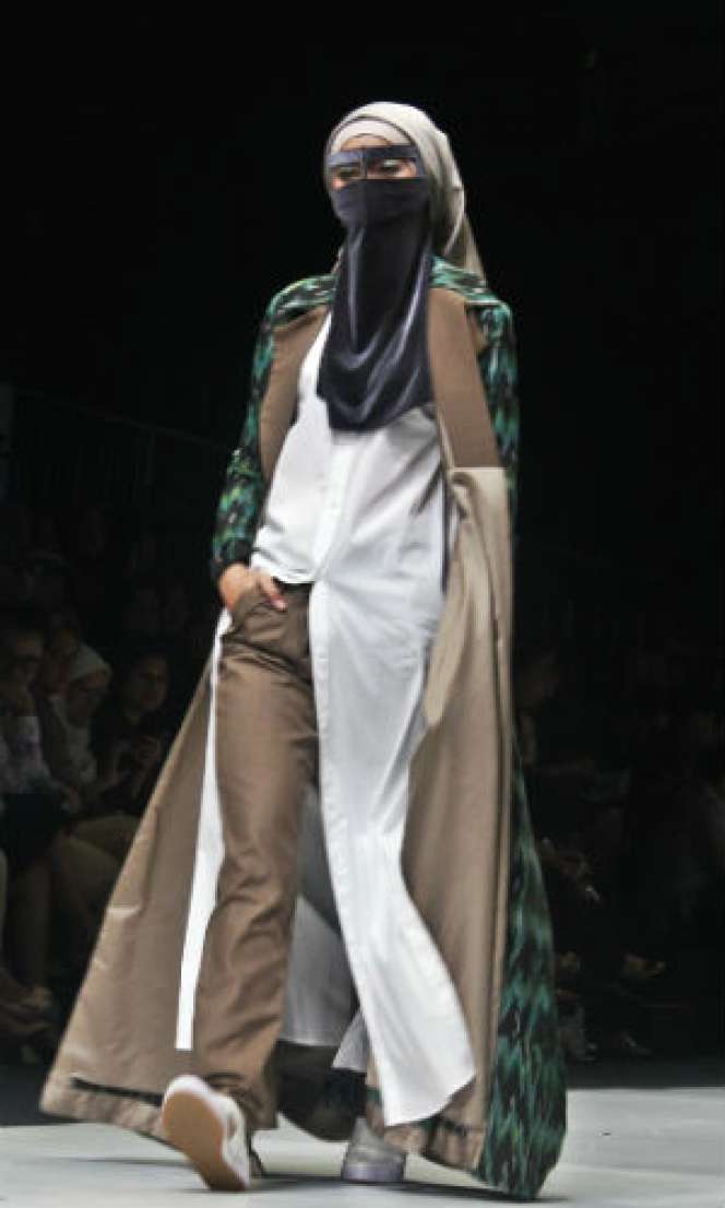 Cadar di Atas Catwalk