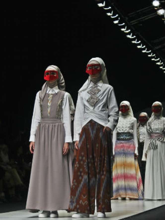 Cadar di Atas Catwalk