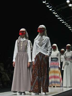 Cadar di Atas Catwalk