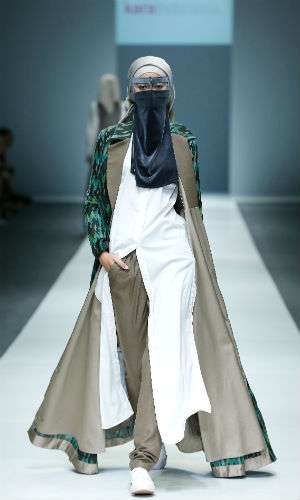 Cadar di Atas Catwalk