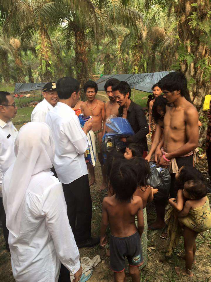 Momen Presiden Jokowi dan `Orang Rimba` Dalam Kamera