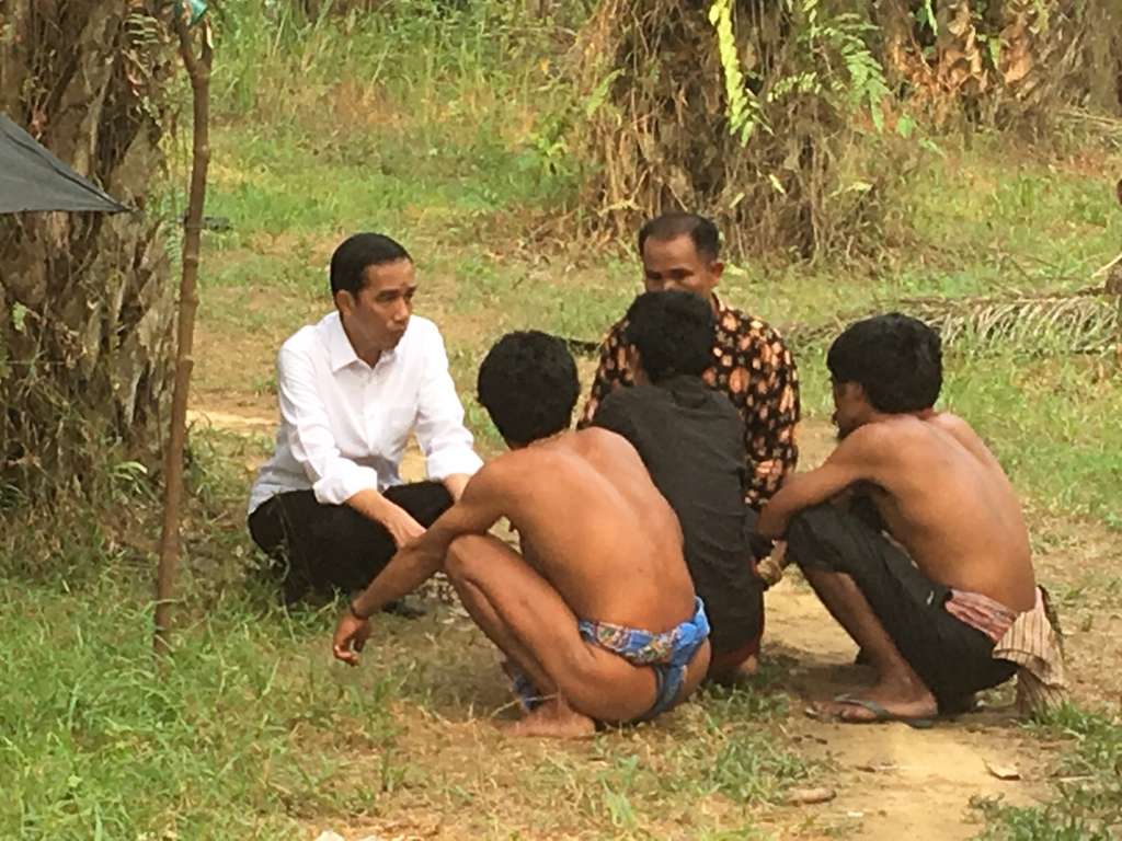 Momen Presiden Jokowi dan `Orang Rimba` Dalam Kamera