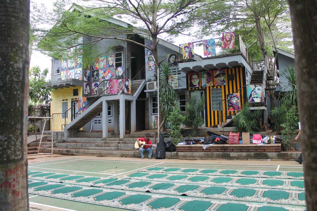 Charity Seru Bareng Dik Doank dan Yayasan Hijab Indonesia