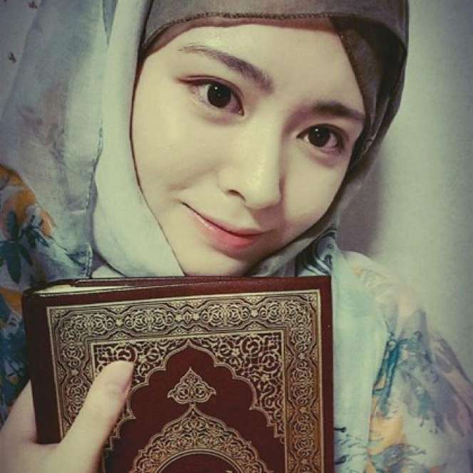 Ayana Gadis Korea Cantik Memilih Islam Dan Putuskan Berhijab