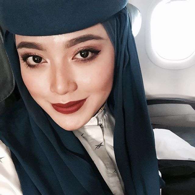 Sosok Pramugari Berparas Cantik Ini Bikin Penasaran Netizen