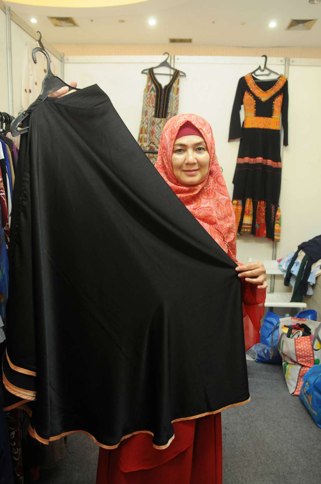 Eva Arnaz Jualan Lontong Sayur