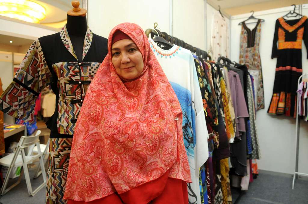 Eva Arnaz Jualan Lontong Sayur