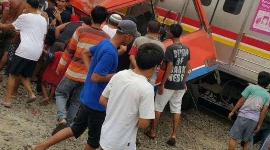 Foto-Foto Tragedi Krl Tabrak Metromini Di Angke