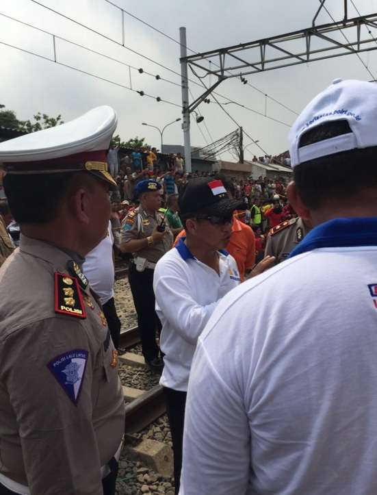 Foto-Foto Tragedi Krl Tabrak Metromini Di Angke