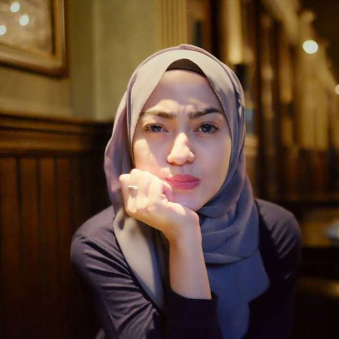 Mengintip Sarah Gadrie, Dokter Hijab Cantik Langganan Artis