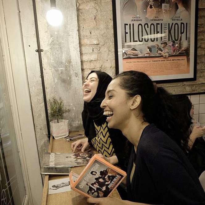 Mengintip Sarah Gadrie, Dokter Hijab Cantik Langganan Artis
