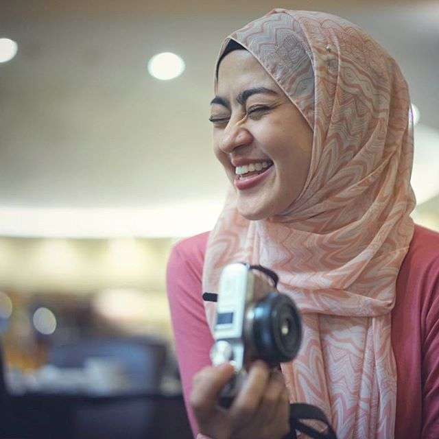 Mengintip Sarah Gadrie, Dokter Hijab Cantik Langganan Artis
