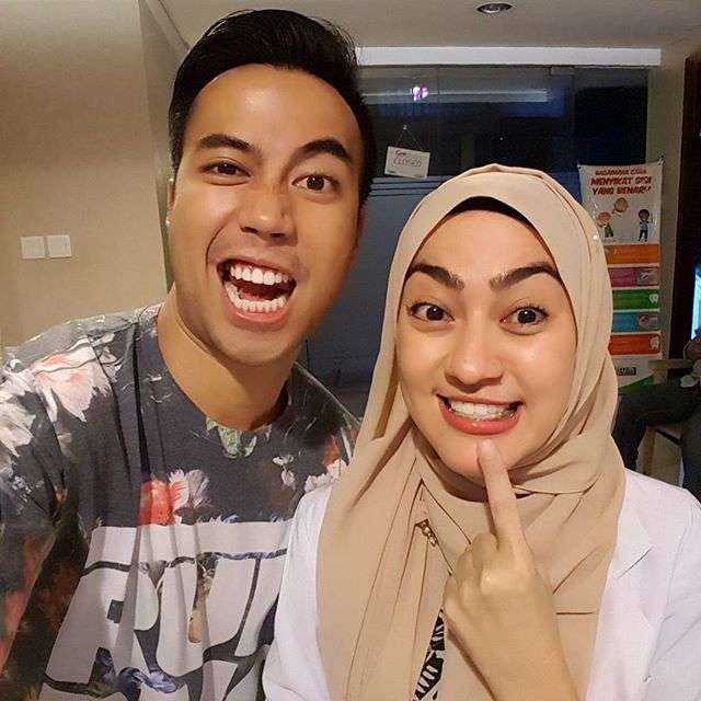 Mengintip Sarah Gadrie, Dokter Hijab Cantik Langganan Artis