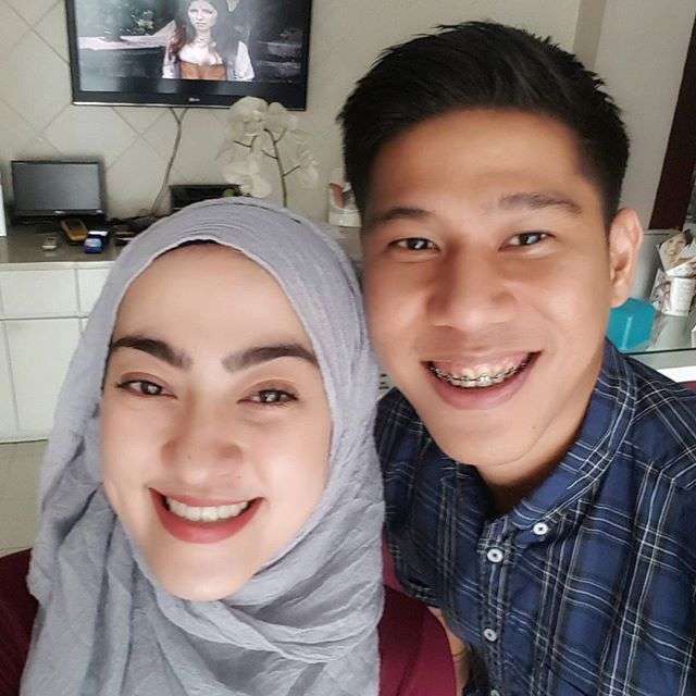 Mengintip Sarah Gadrie, Dokter Hijab Cantik Langganan Artis