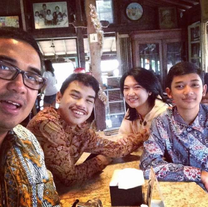Momen Kebersamaan Farhan Bareng Putra Sulung