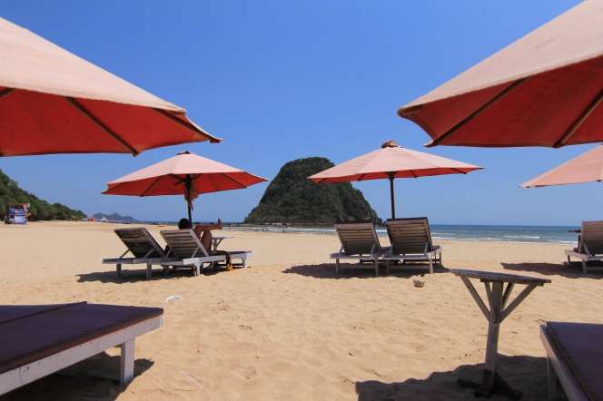 Pulau Merah, `Surga Baru` Peselancar di Timur Jawa