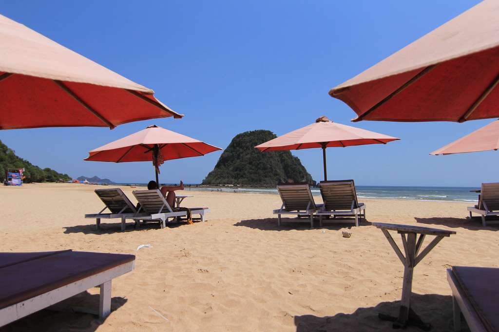 Pulau Merah, `Surga Baru` Peselancar di Timur Jawa
