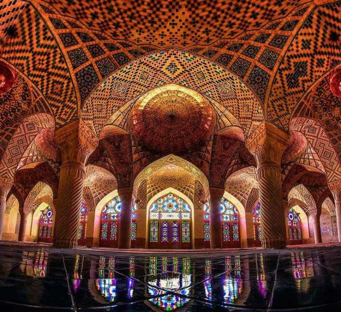 Nasr Ul Mulk, Masjid 2 Abad yang Menyimpan Rahasia Keindahan 