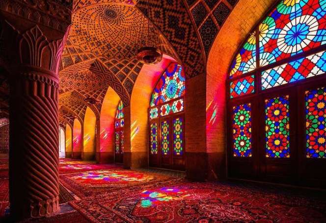 Nasr Ul Mulk, Masjid 2 Abad yang Menyimpan Rahasia Keindahan 