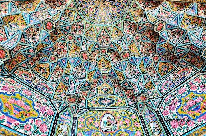 Nasr Ul Mulk, Masjid 2 Abad yang Menyimpan Rahasia Keindahan 