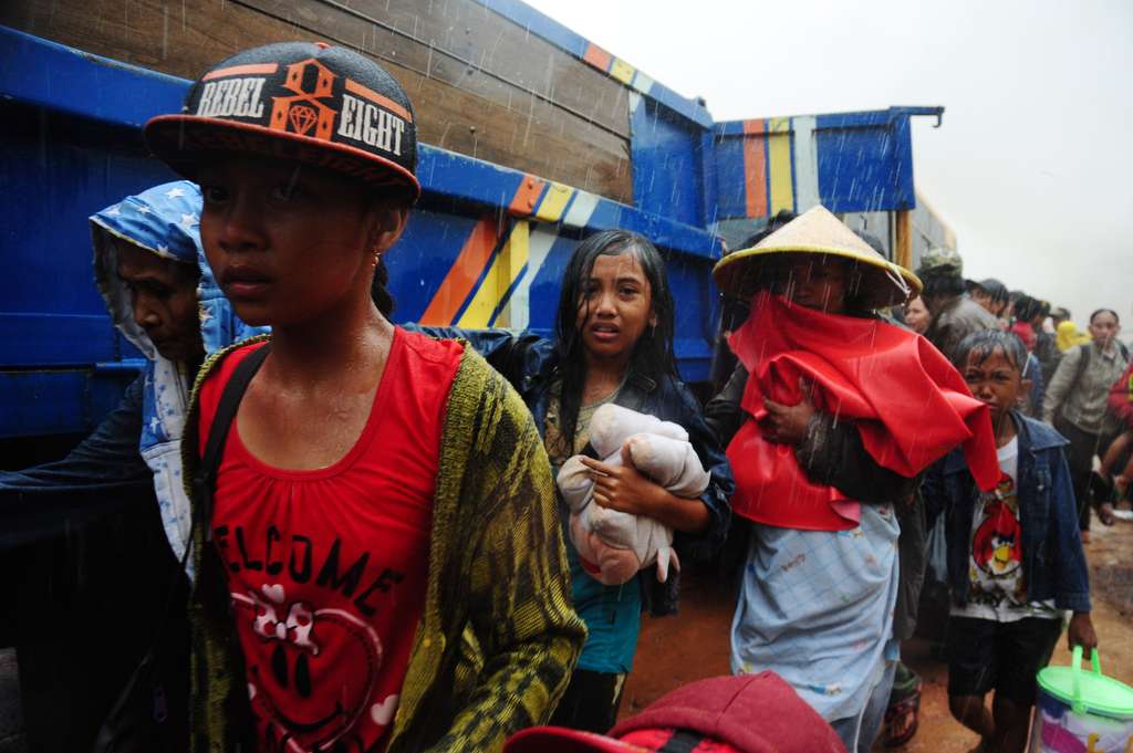 Mencekam! Pemukiman Warga Eks-Gafatar Dibakar Massa