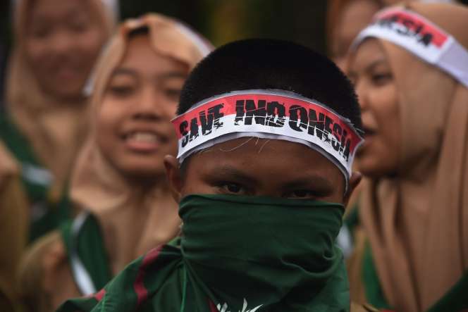 Teror Sarinah, Pelajar Serukan `Save Indonesia`