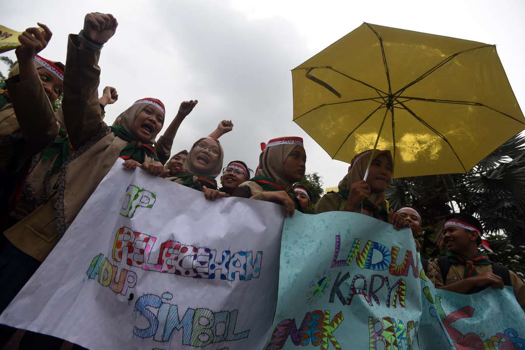 Teror Sarinah, Pelajar Serukan `Save Indonesia`
