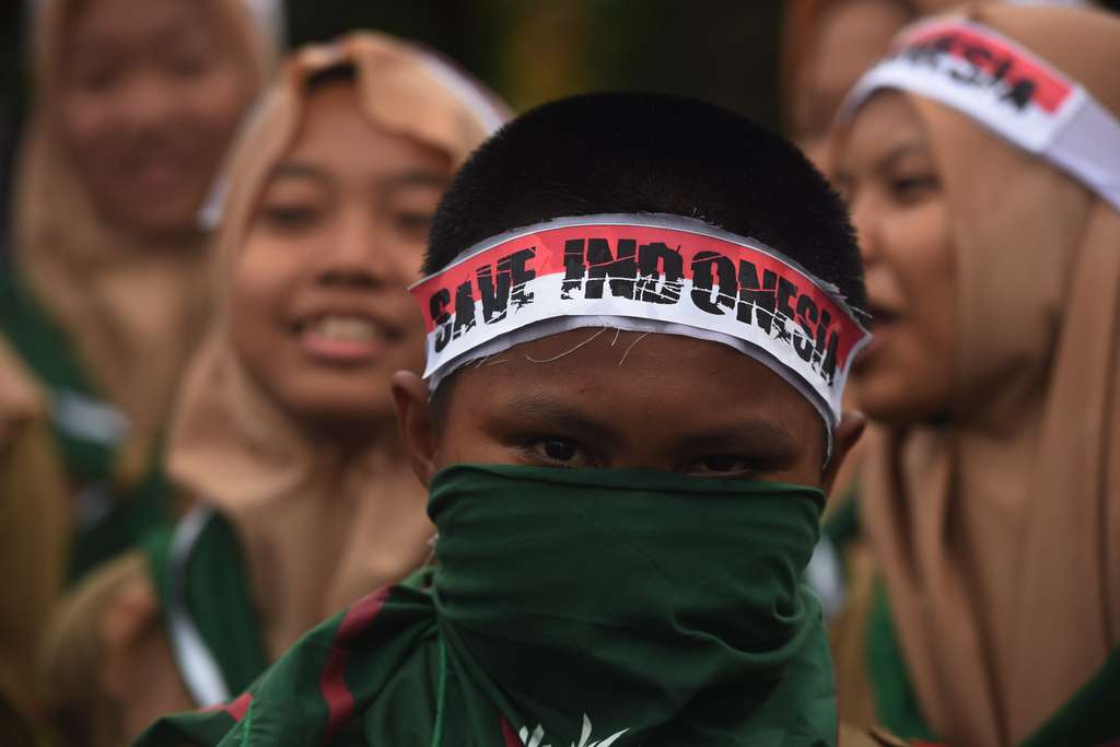 Teror Sarinah, Pelajar Serukan `Save Indonesia`