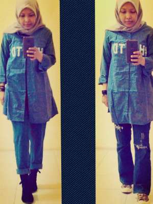 #HOTD: Paduan Denim dan Hijab Simpel Alvy Hendrati
