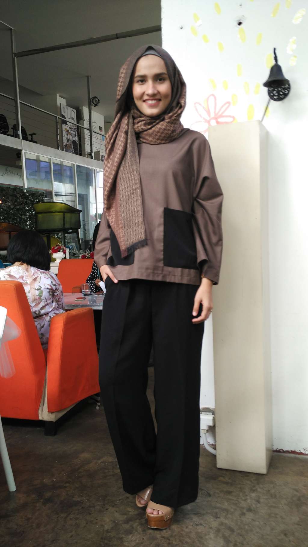 Pose Blogger dan Influencer Hijab