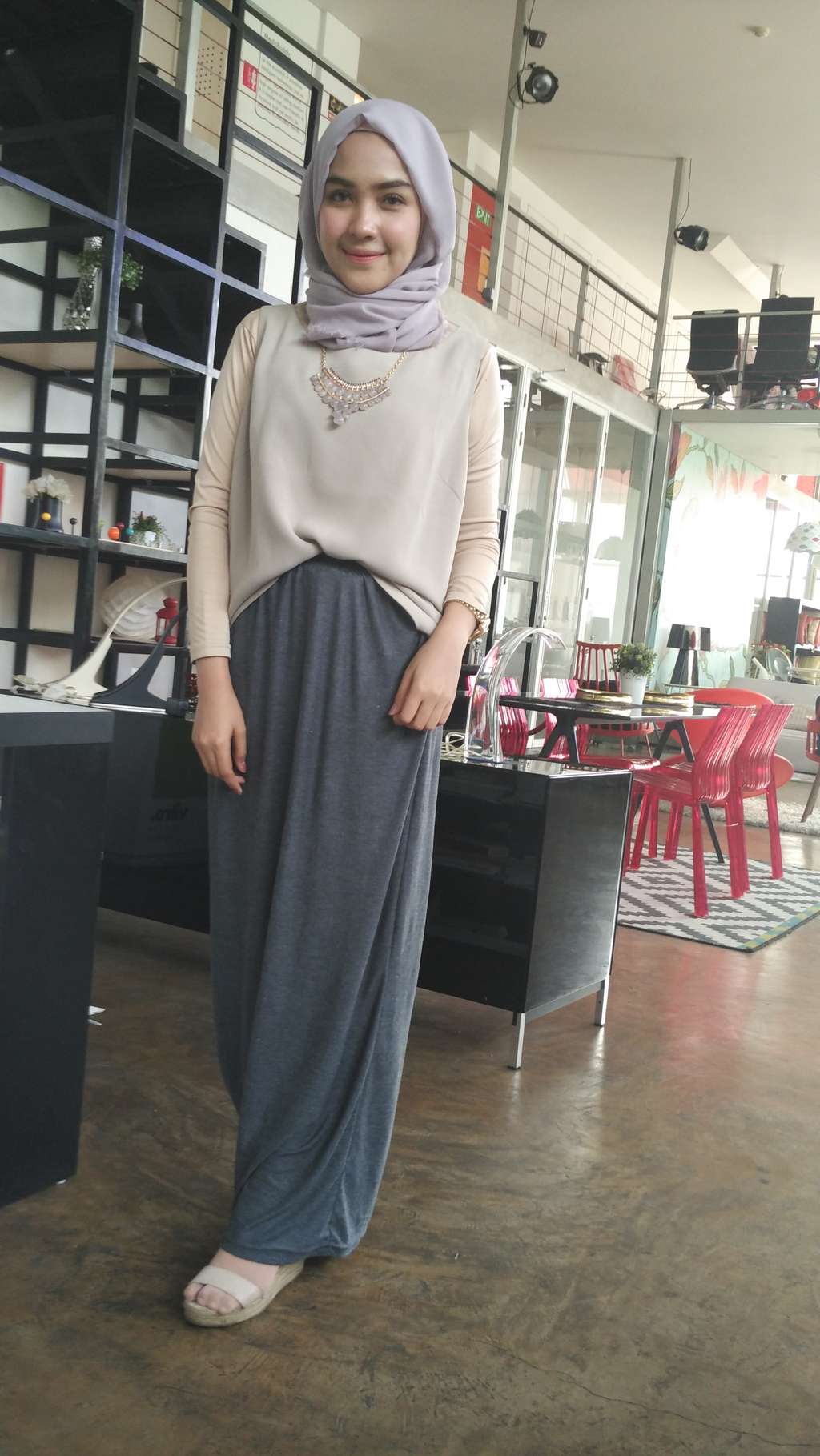 Pose Blogger dan Influencer Hijab