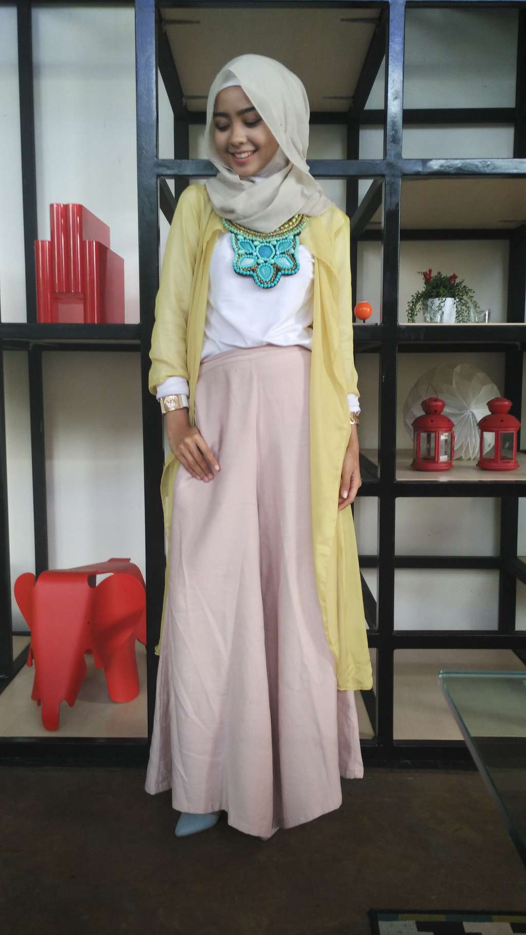 Pose Blogger dan Influencer Hijab