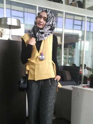 Pose Blogger dan Influencer Hijab