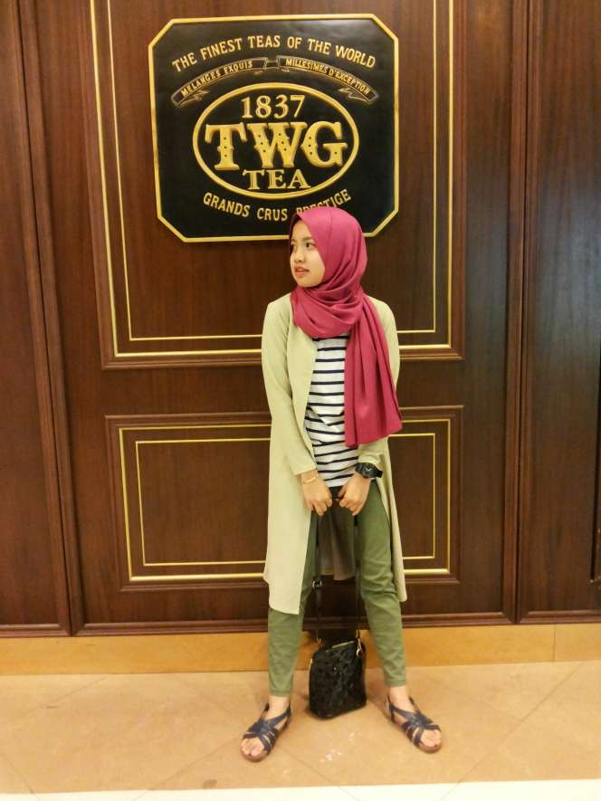 #HOTD: Berani Tabrak Warna Hijab Ala Rosi Vani 