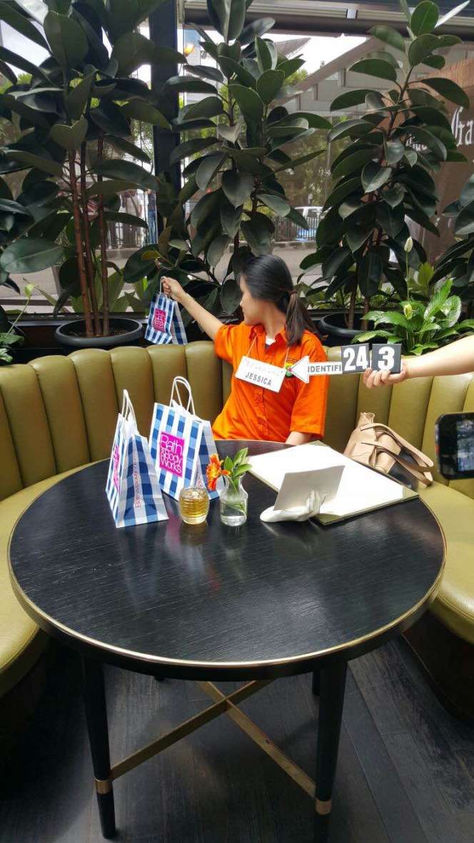 Jessica Peragakan Ulang Adegan saat Menunggu Mirna