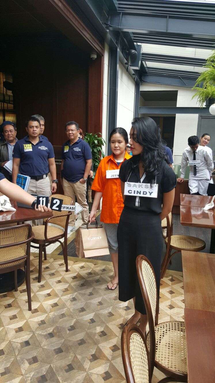 Jessica Peragakan Ulang Adegan saat Menunggu Mirna