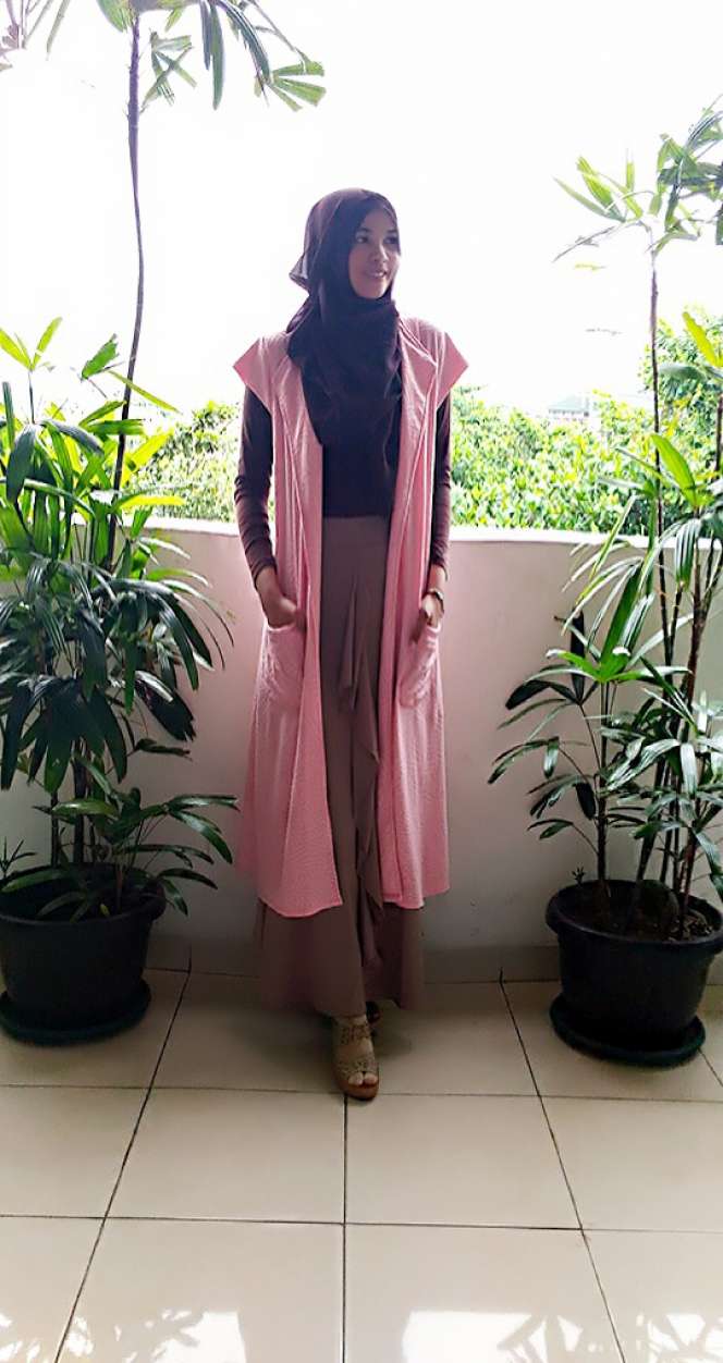#HOTD: Paduan Hijab Modis dan `Outer` Terta Mayasari