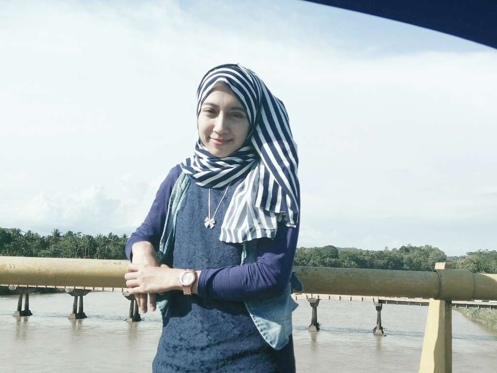 #HOTD: Hijab Garis-garis Cantik Ratih Nugraheni
