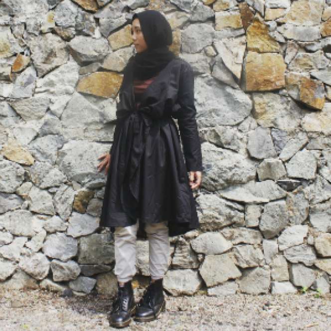 #HOTD: Hijab Simpel dan `Boots` Nabila Ulfah