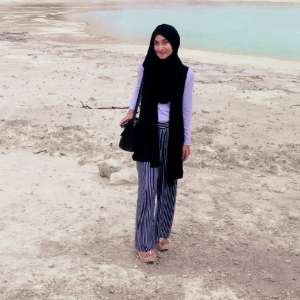 #HOTD: Kombinasi Manis `Outer` Hitam Dini Annisa