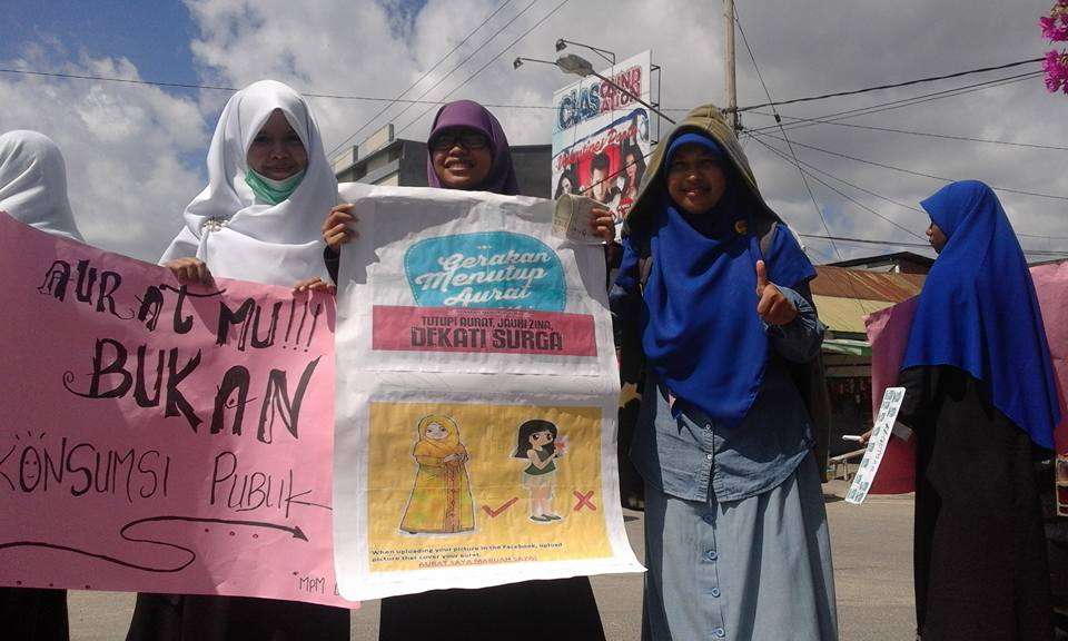 Gerakan Menutup Aurat vs Hari Valentine