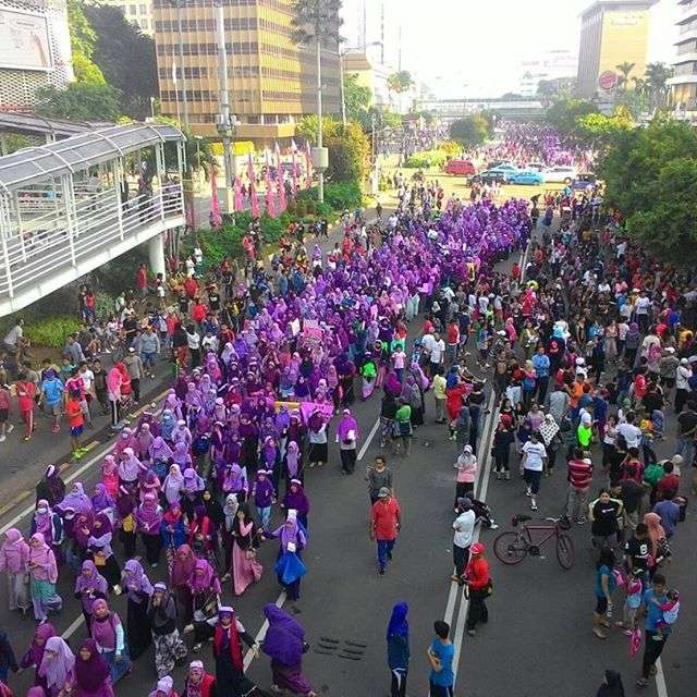 Gerakan Menutup Aurat vs Hari Valentine